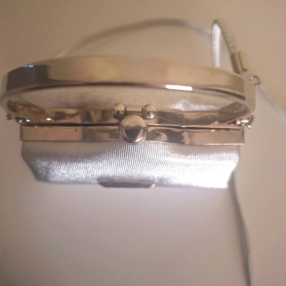 Heyes Y2K hard sided silver metallic mini cross body bag - Picture 6 of 15